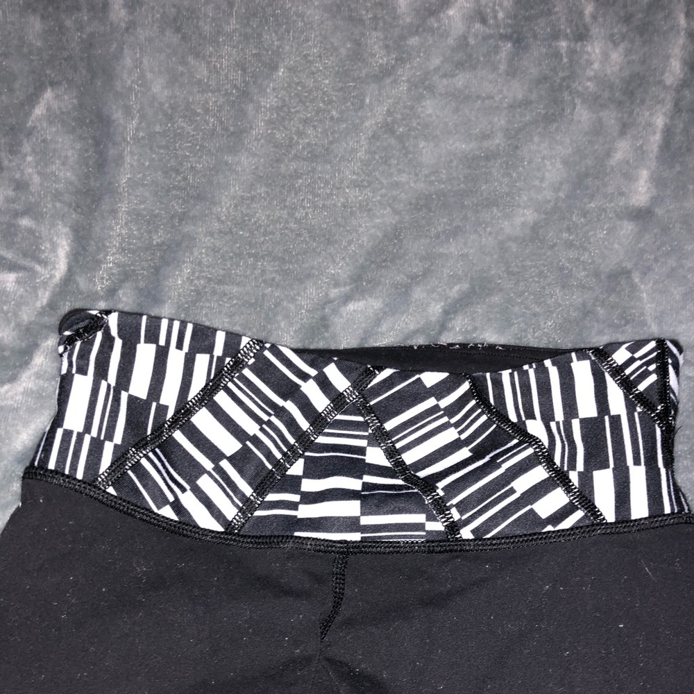 size 2 lululemon wunder under 7/8 pants